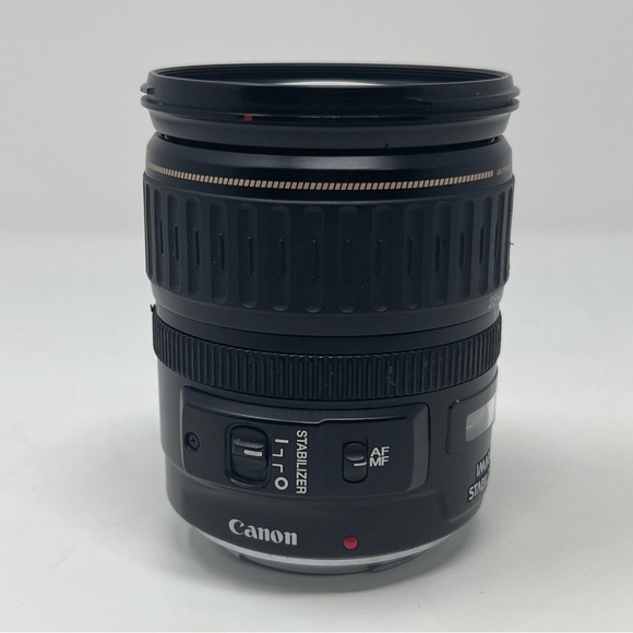 Canon EF 28-135mm f/3.5-5.6 USM Standard Zoom Lens for Canon SLR - Picture 3 of 8